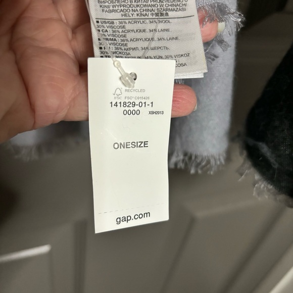 GAP New Colorblock Scarf Unisex Wool Blend Gray - Picture 6 of 8